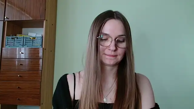 LooveELLYx online show from 02.04.26