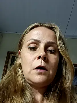 Snapshot of trepadorgalhudo chatting on 11.18.25 trepadorgalhudo online show from 11.18.25