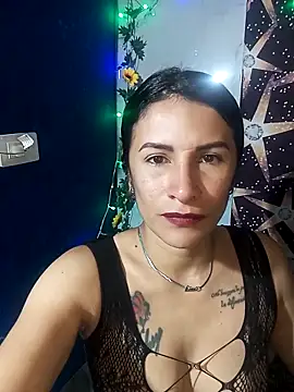 Snapshot of karinnahotdirty chatting on 04.24.26 karinnahotdirty online show from 04.24.26