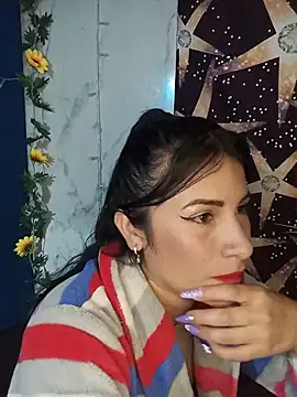 Snapshot of karinnahotdirty chatting on 05.14.26 karinnahotdirty online show from 05.14.26