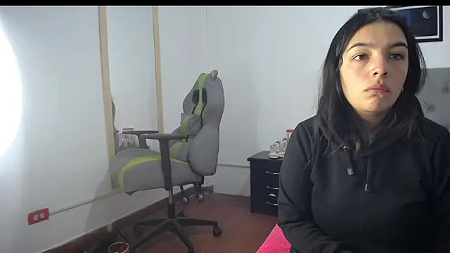 Snapshot of Esmeraldaa- chatting on 09.23.25 Esmeraldaa- online show from 09.23.25