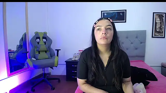 Snapshot of Esmeraldaa- chatting on 09.24.25 Esmeraldaa- online show from 09.24.25