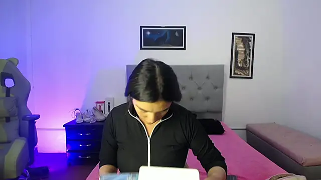 Snapshot of Esmeraldaa- chatting on 10.05.25 Esmeraldaa- online show from 10.05.25