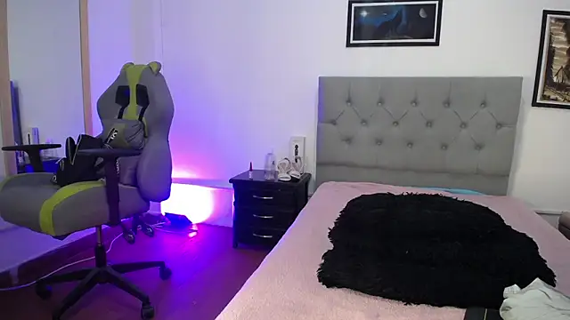 Esmeraldaa- online show from 11.01.25