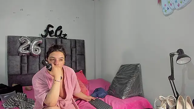 Snapshot of Esmeraldaa- chatting on 03.07.26 Esmeraldaa- online show from 03.07.26