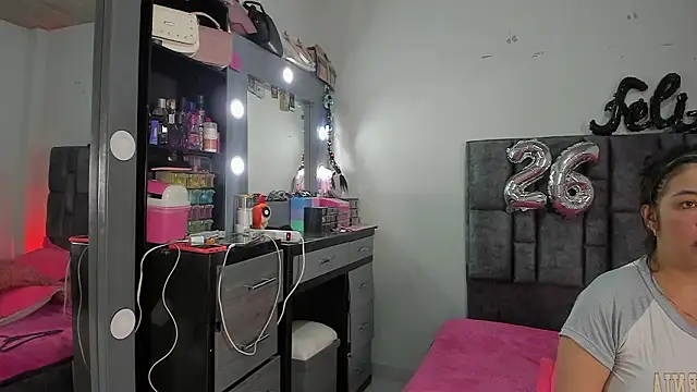 Snapshot of Esmeraldaa- chatting on 03.10.26 Esmeraldaa- online show from 03.10.26