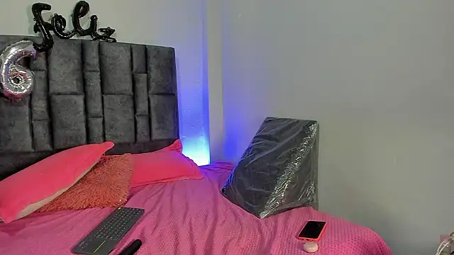 Snapshot of Esmeraldaa- chatting on 03.12.26 Esmeraldaa- online show from 03.12.26