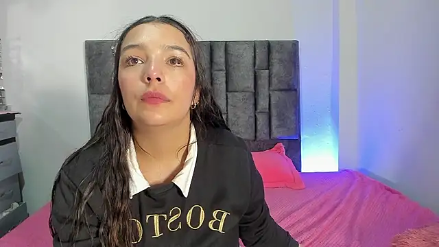 Snapshot of Esmeraldaa- chatting on 03.15.26 Esmeraldaa- online show from 03.15.26