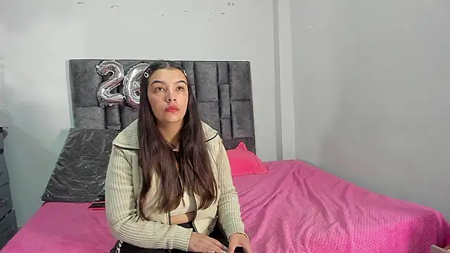 Snapshot of Esmeraldaa- chatting on 03.21.26 Esmeraldaa- online show from 03.21.26