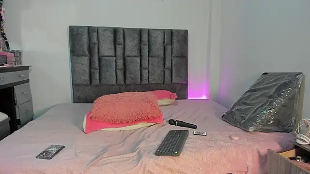 Snapshot of Esmeraldaa- chatting on 04.09.26 Esmeraldaa- online show from 04.09.26