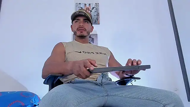 Snapshot of magnusclark chatting on 05.12.26 magnusclark online show from 05.12.26
