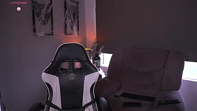 tyler muscle1 online show from 10.25.25