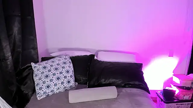 Snapshot of Londonttipton chatting on 02.10.26 Londonttipton online show from 02.10.26