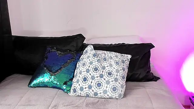 Snapshot of Londonttipton chatting on 02.12.26 Londonttipton online show from 02.12.26