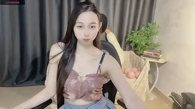 Snapshot of Yin-LL chatting on 09.28.25 Yin-LL online show from 09.28.25