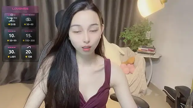 Snapshot of Yin-LL chatting on 10.11.25 Yin-LL online show from 10.11.25