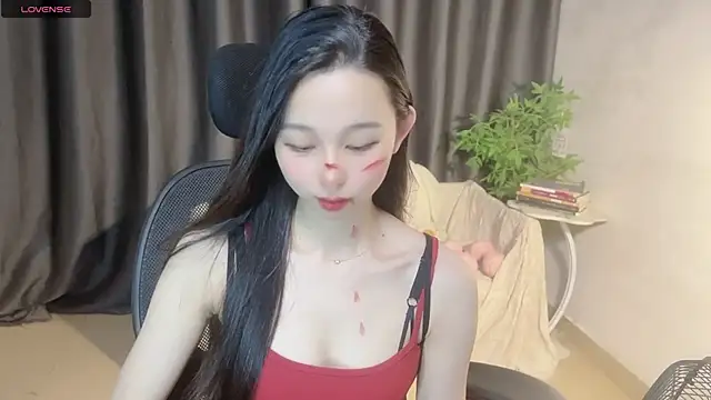 Snapshot of Yin-LL chatting on 10.31.25 Yin-LL online show from 10.31.25