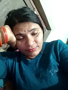 Snapshot of couple_71 chatting on 11.28.25 couple 71 online show from 11.28.25