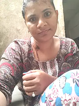 Snapshot of couple_71 chatting on 12.05.25 couple 71 online show from 12.05.25