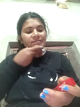 Snapshot of couple_71 chatting on 12.14.25 couple 71 online show from 12.14.25