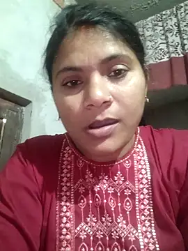 Snapshot of couple_71 chatting on 12.21.25 couple 71 online show from 12.21.25