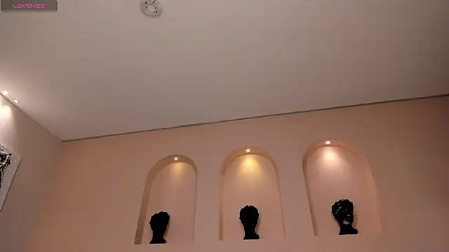 IsabellaMoreau online show from 10.24.25