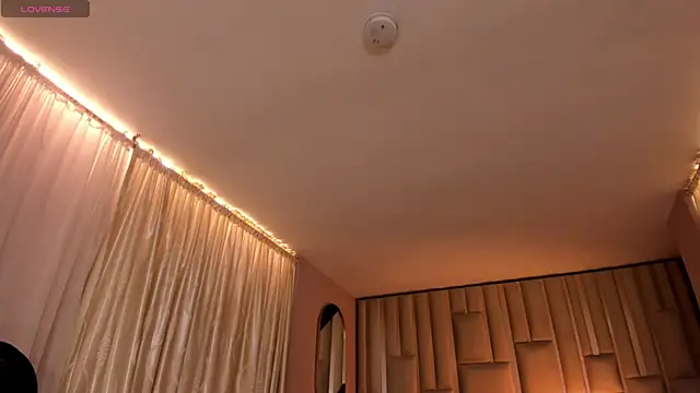 IsabellaMoreau online show from 11.05.25