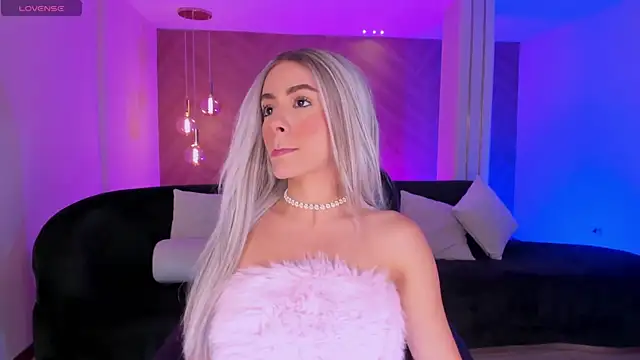 IsabellaMoreau online show from 04.15.26