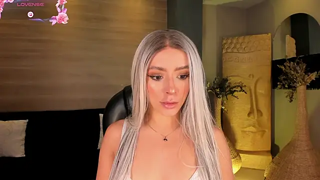 Snapshot of IsabellaMoreau chatting on 04.27.26 IsabellaMoreau online show from 04.27.26