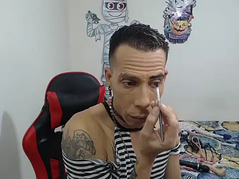 Snapshot of afrodit_25 chatting on 10.28.25 afrodit 25 online show from 10.28.25