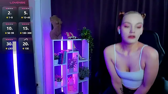 Snapshot of Ida_FaneStain chatting on 06.19.26 Ida FaneStain online show from 06.19.26