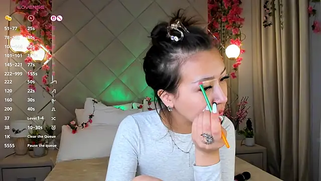 Nelly Kimm online show from 11.26.25