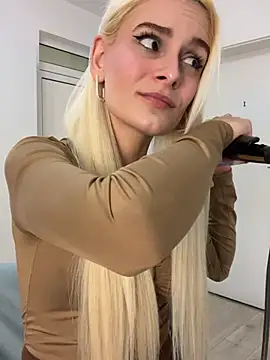 SelenaDaze online show from 03.26.26