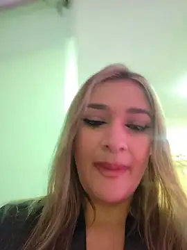 Snapshot of NicoleDiior chatting on 05.19.26 NicoleDiior online show from 05.19.26