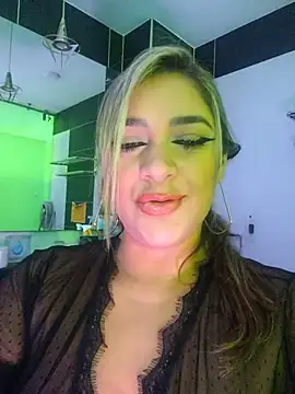 Snapshot of NicoleDiior chatting on 05.22.26 NicoleDiior online show from 05.22.26