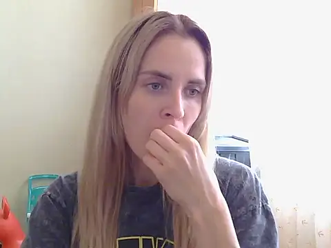 Snapshot of JayeTyler chatting on 11.21.25 JayeTyler online show from 11.21.25