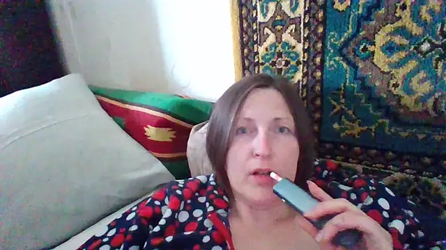 Snapshot of AllaSowinskaya chatting on 04.17.26 AllaSowinskaya online show from 04.17.26