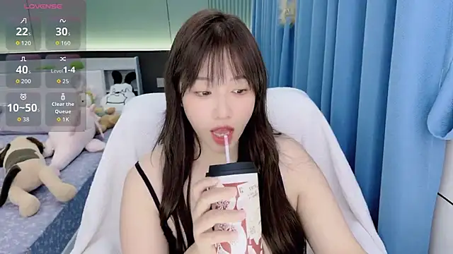 Liuyifei2005 online show from 10.29.25