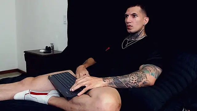 Snapshot of Shane_Clay chatting on 10.07.25 Shane Clay online show from 10.07.25