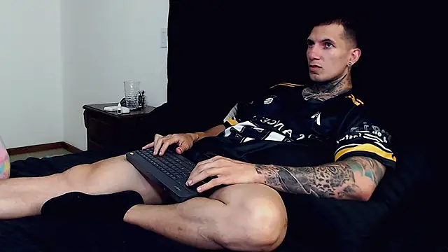 Snapshot of Shane_Clay chatting on 10.09.25 Shane Clay online show from 10.09.25