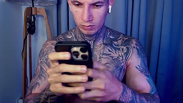 Snapshot of Shane_Clay chatting on 10.13.25 Shane Clay online show from 10.13.25