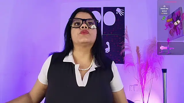 Snapshot of Iamlola_ chatting on 10.16.25 Iamlola online show from 10.16.25