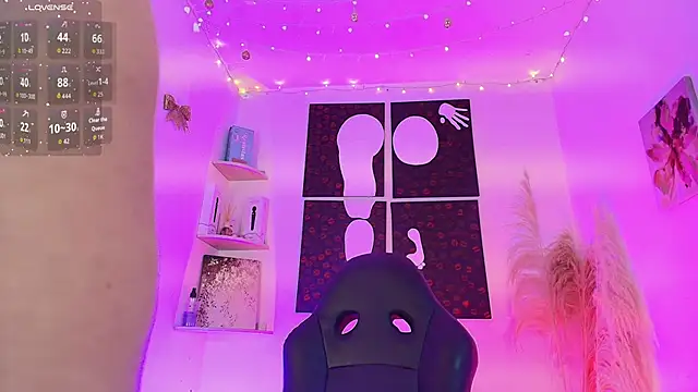 Iamlola  online show from 12.15.25