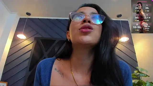 zoe martins  online show from 10.20.25