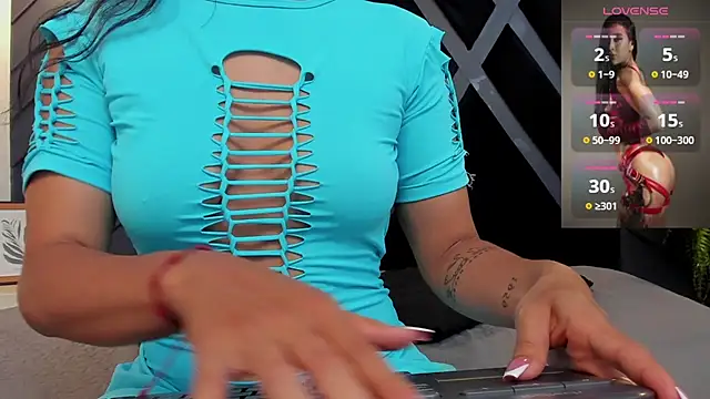 zoe martins  online show from 10.30.25