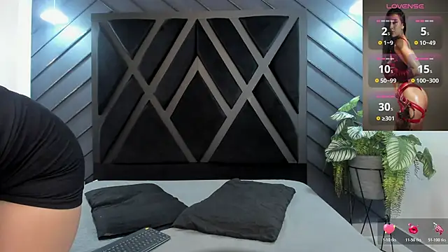 zoe martins  online show from 11.13.25