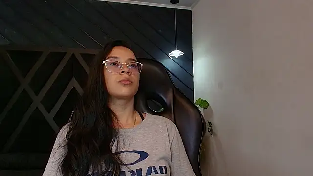 zoe martins  online show from 03.26.26