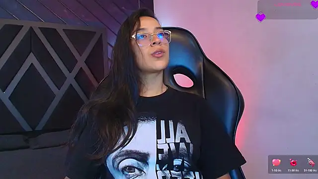 zoe martins  online show from 03.30.26