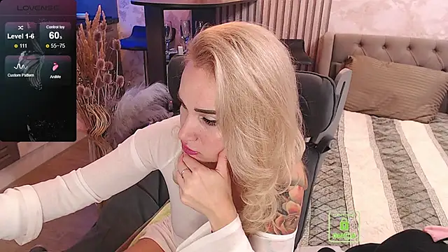 FreeBerryMILF online show from 12.14.25