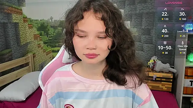 Snapshot of EmilyChaves chatting on 09.10.25 EmilyChaves online show from 09.10.25